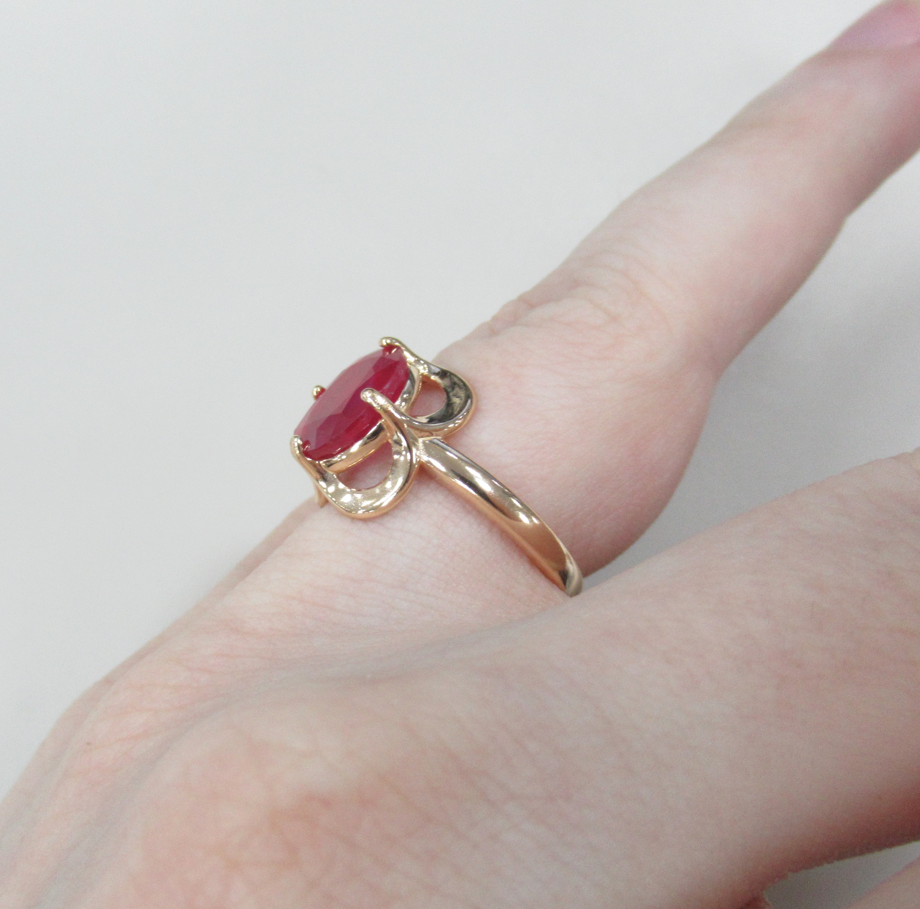 Серебряное кольцо с рубином